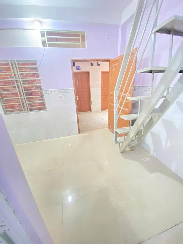 Phòng cho thuê tại Nguyễn Hữu Cảnh, Dĩ An 20m² giá 2.8 triệu - Tiện nghi đầy đủ!