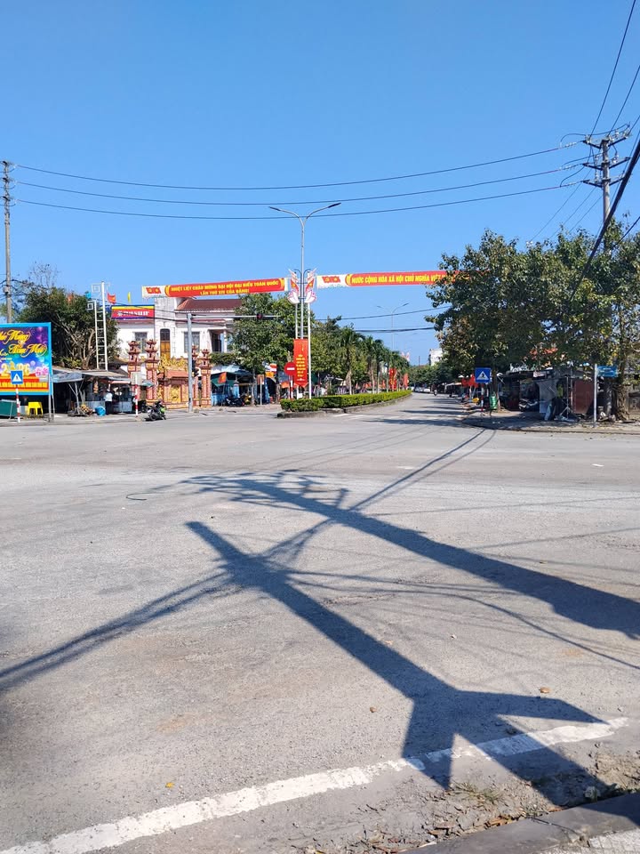 Nhà mặt tiền đường Nguyễn Vịnh, xã Quảng Điền, 150m² giá 2.3 tỷ - Cơ hội đầu tư tuyệt vời!