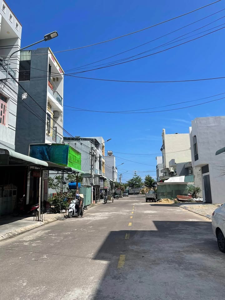 Nhà 2 Tầng Phường Nhơn Bình Quy Nhơn 76m² giá 3.6 tỷ - Gần Đại Học FPT!