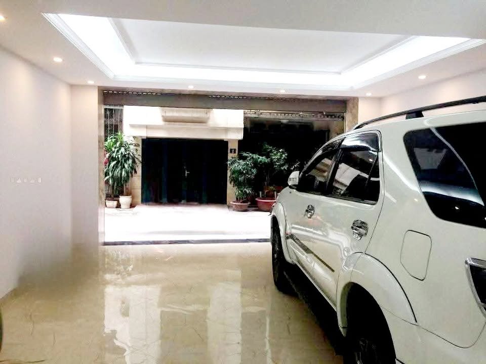 Nhà 5 tầng lô góc tại Tây Hồ 35m² - Ô tô vào nhà - Cực hiếm vị trí đắc địa!