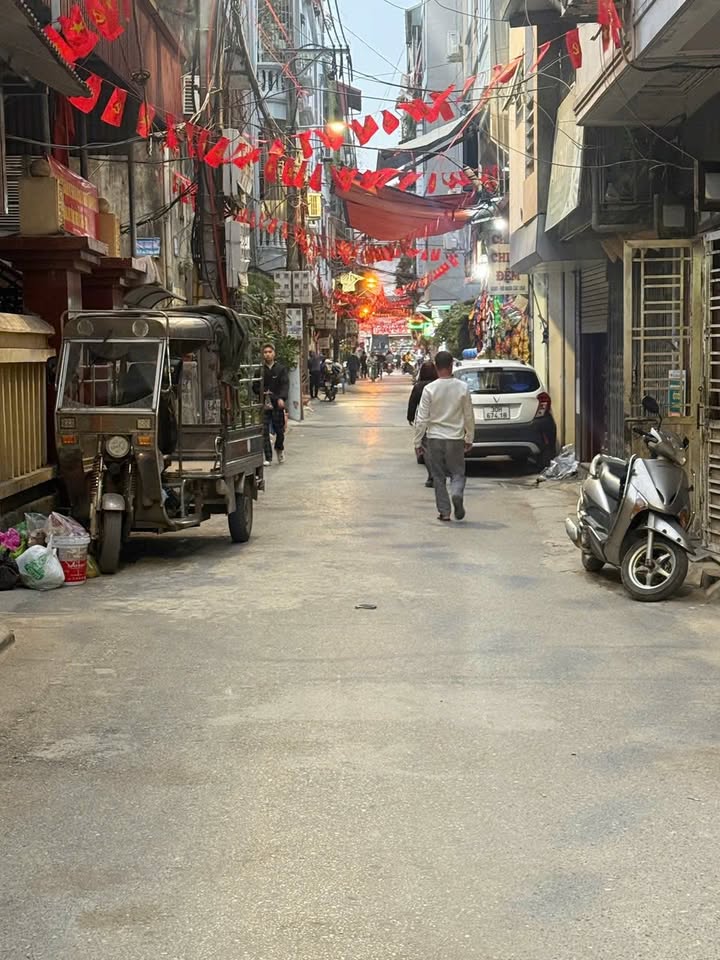 Nhà phố Trần Quốc Vượng 61m² giá 17.5 tỷ - Kinh doanh tốt, ô tô vào nhà!