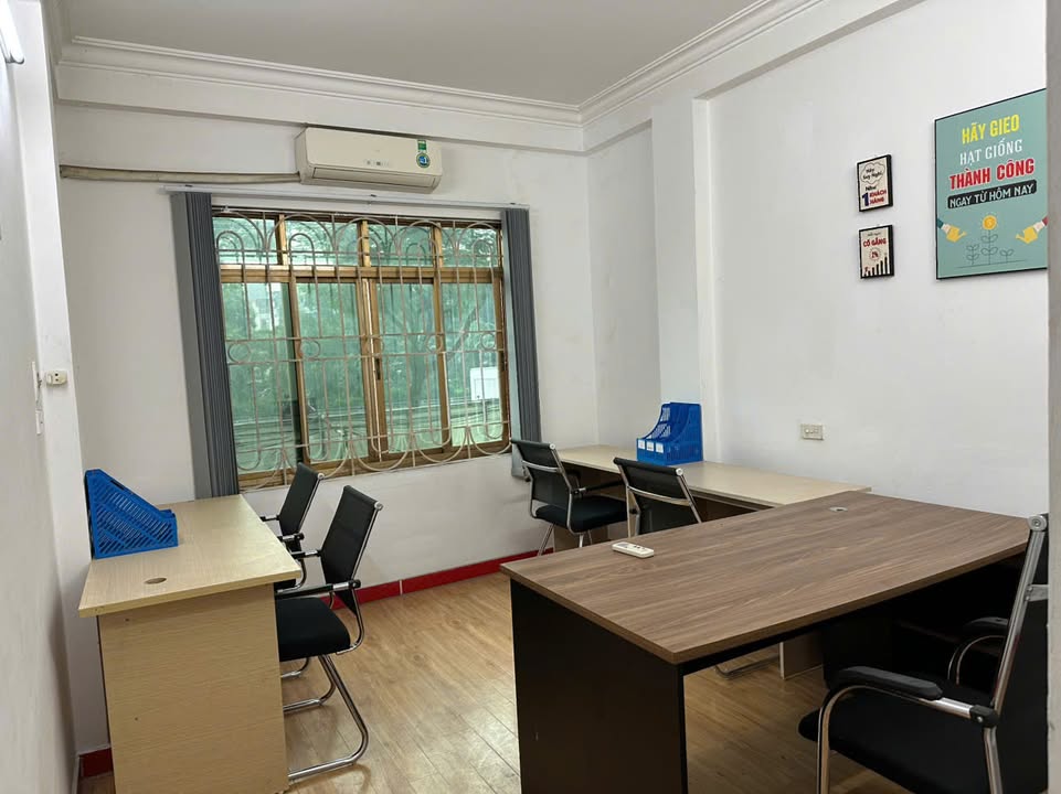 Văn phòng cho thuê tại Nguyễn Ngọc Vũ - Cầu Giấy, 20m² chỉ 4 triệu/tháng - Không gian làm việc lý tưởng!