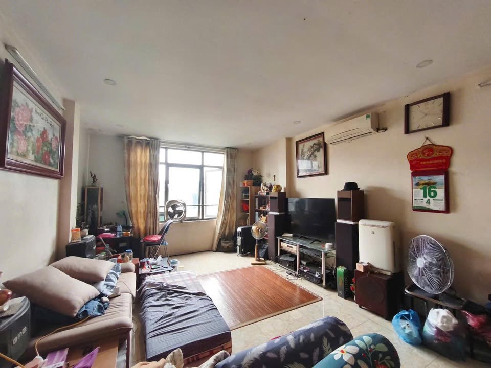 Nhà riêng cho thuê mặt phố Bạch Đằng, Hoàn Kiếm 300m² giá 30 triệu - Bàn giao ngay!