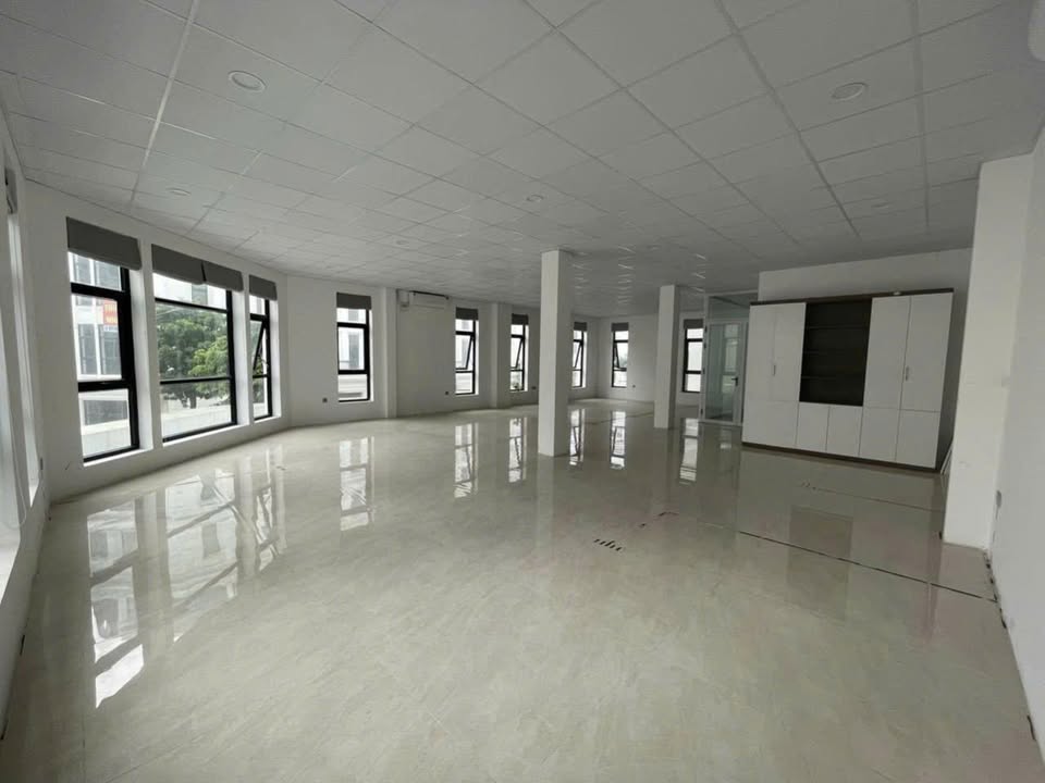 Cho thuê Shophouse Louis City Hoàng Mai 160m² - Căn góc kinh doanh đắc địa