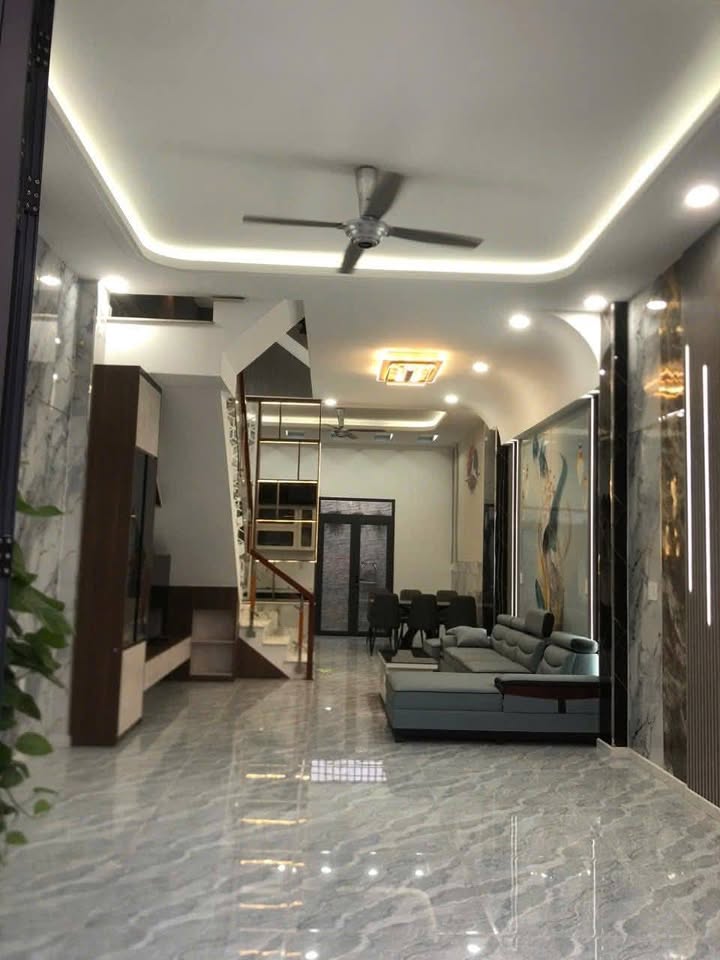 Nhà 1 trệt 1 lầu ở Biên Hòa 110m² giá chỉ 2.5 tỷ - Nội thất sang trọng!