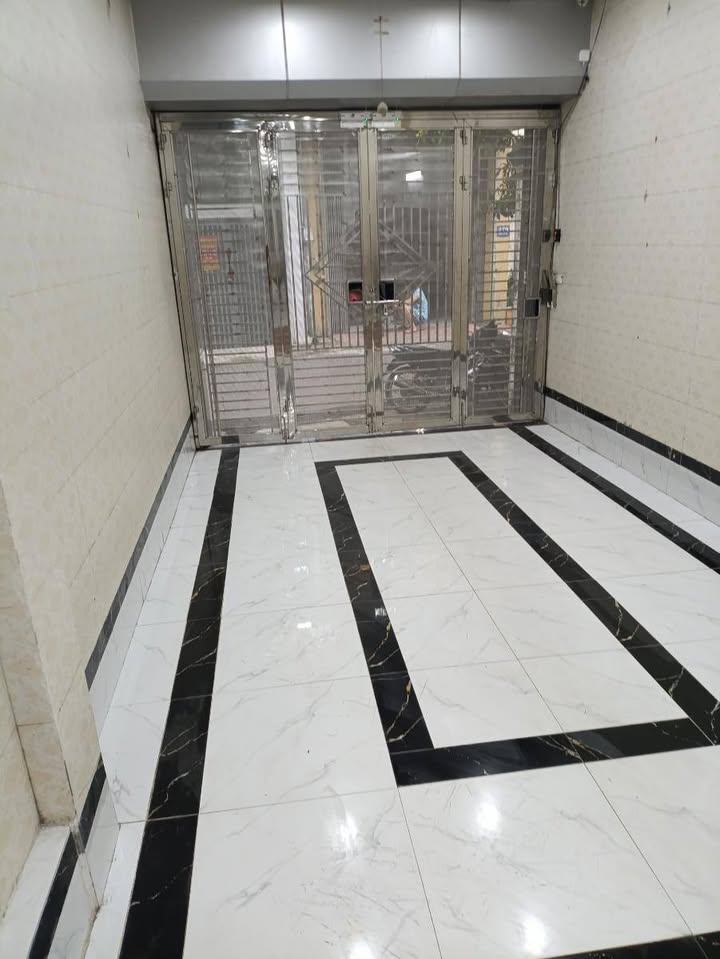 Nhà mặt phố Giáp Bát, Hoàng Mai 70m² giá 29 tỷ - Đầu tư sinh lời ổn định!