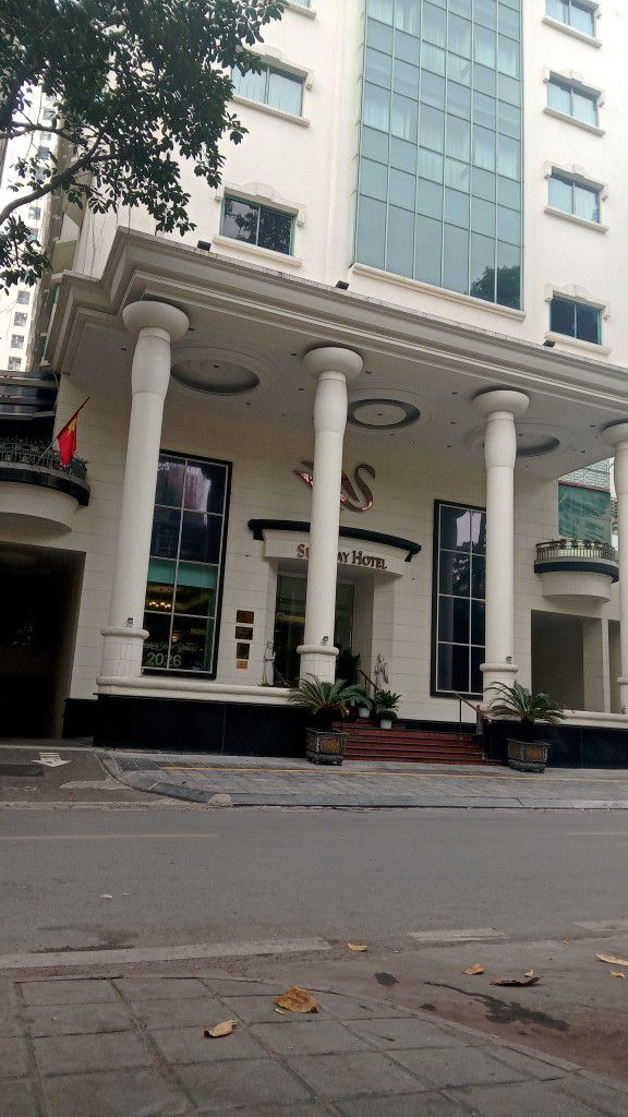 Khách sạn FrontHouse mặt phố Hàng Chuối, 412m² giá 220 tỷ - Doanh thu cao, luôn kín khách!