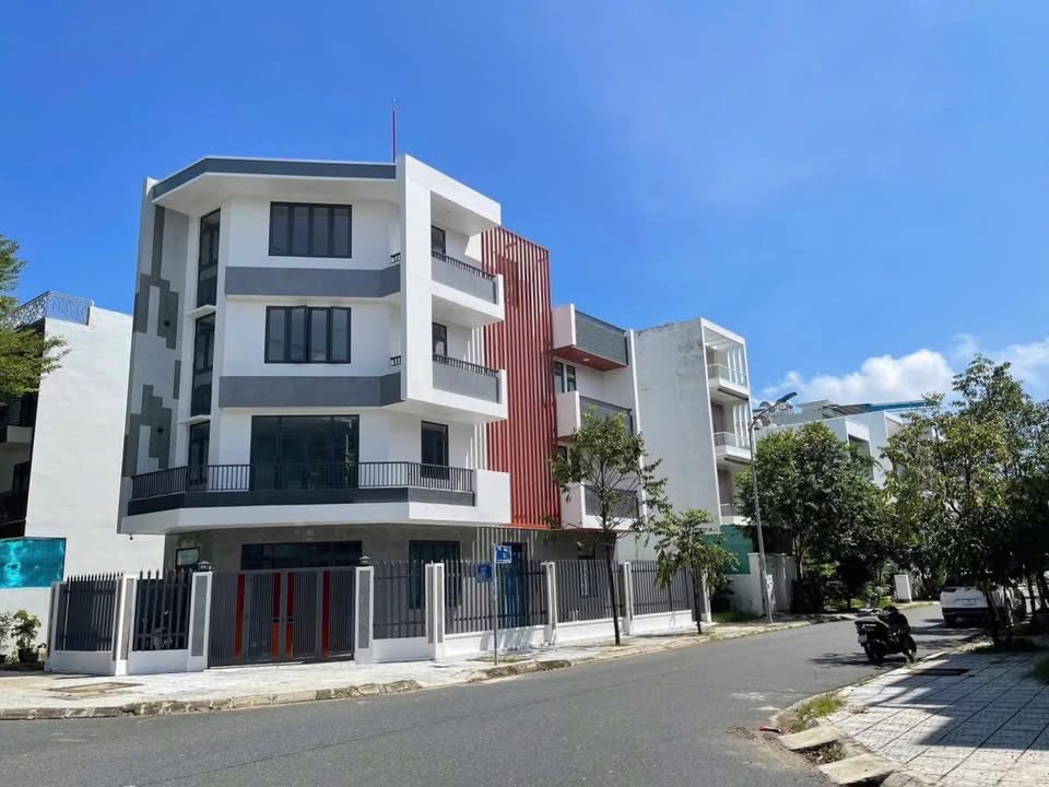 Nhà Phố Mặt Tiền Kinh Doanh, Căn Góc 160m² Phước Long, Nha Trang - Giá 18 Tỷ