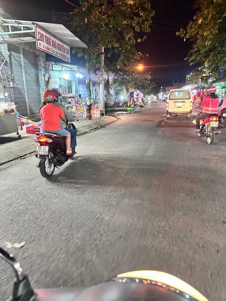 Nhà mặt tiền kinh doanh Xuân Thới Thượng, Hóc Môn 92m² - Sổ đỏ riêng, giá tốt!