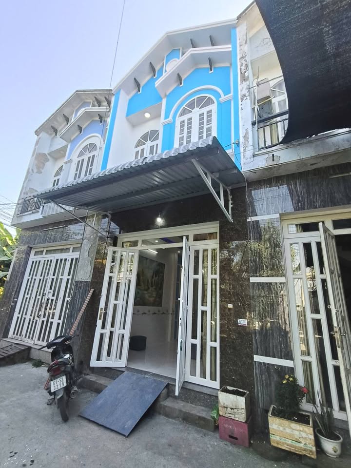 Nhà lầu chính chủ tại Xã Mỹ Hạnh Bắc 44m² giá 790 triệu - Sẵn sàng vào ở!