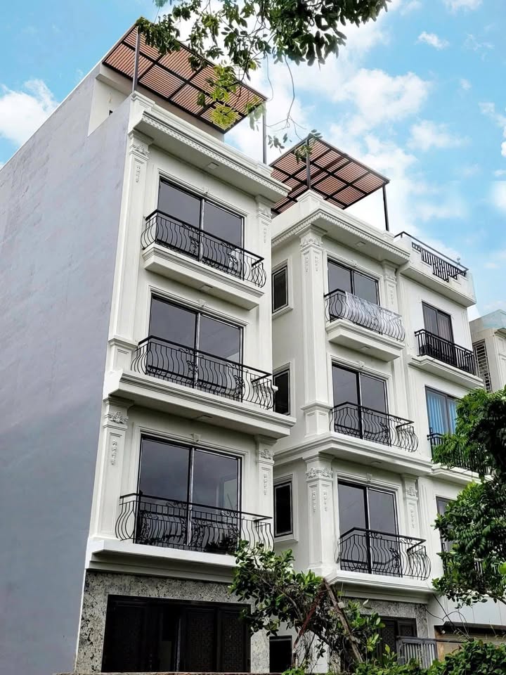 Nhà 5 tầng tại ngõ 122 Xuân Đỗ, Long Biên 35m² giá 6 tỷ - Thiết kế thoáng sáng, đầy đủ nội thất!