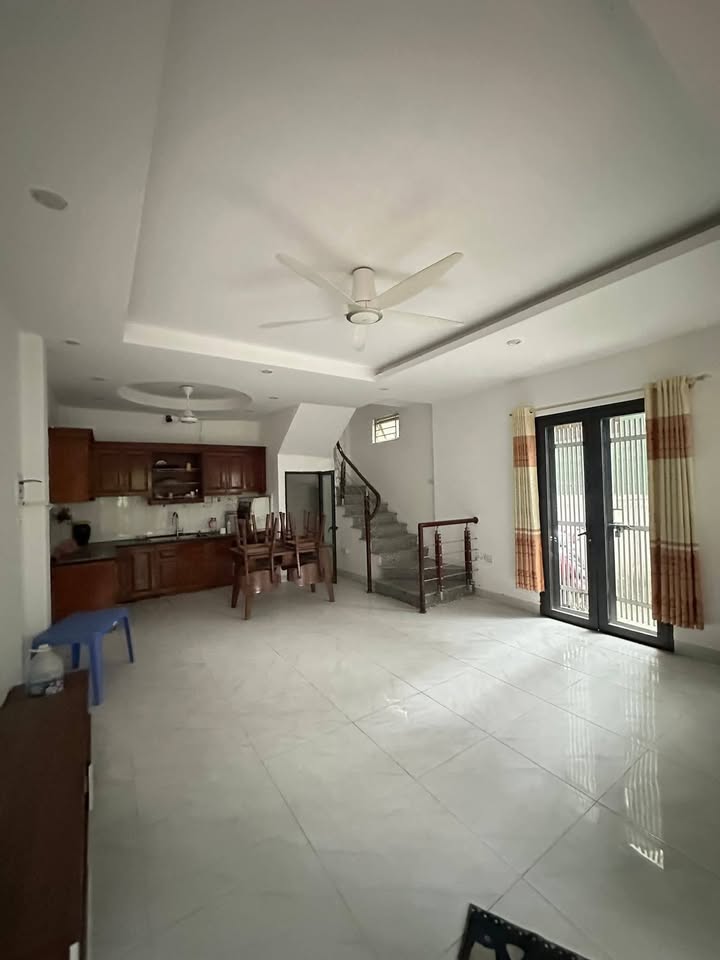 Nhà góc Tây Mỗ 37m² giá 6.8 tỷ - View hồ thoáng sáng, sân để xe rộng rãi!