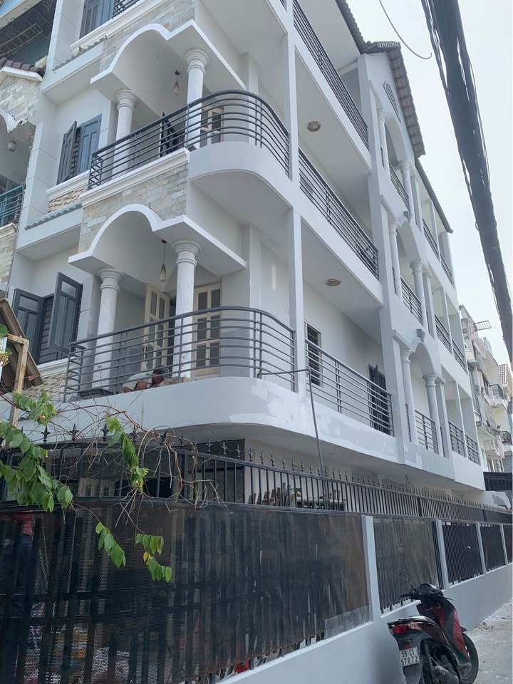 Nhà phố Quận 7 104m² giá 8.8 tỷ - Căn góc tiện nghi, gần Phú Mỹ Hưng!