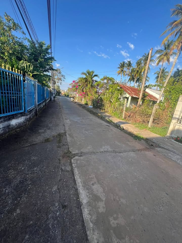 Nhà đẹp Hoa Liên, Thị Xã Bình Long 210m² giá 1.25 tỷ - Sân đậu xe hơi thoải mái!