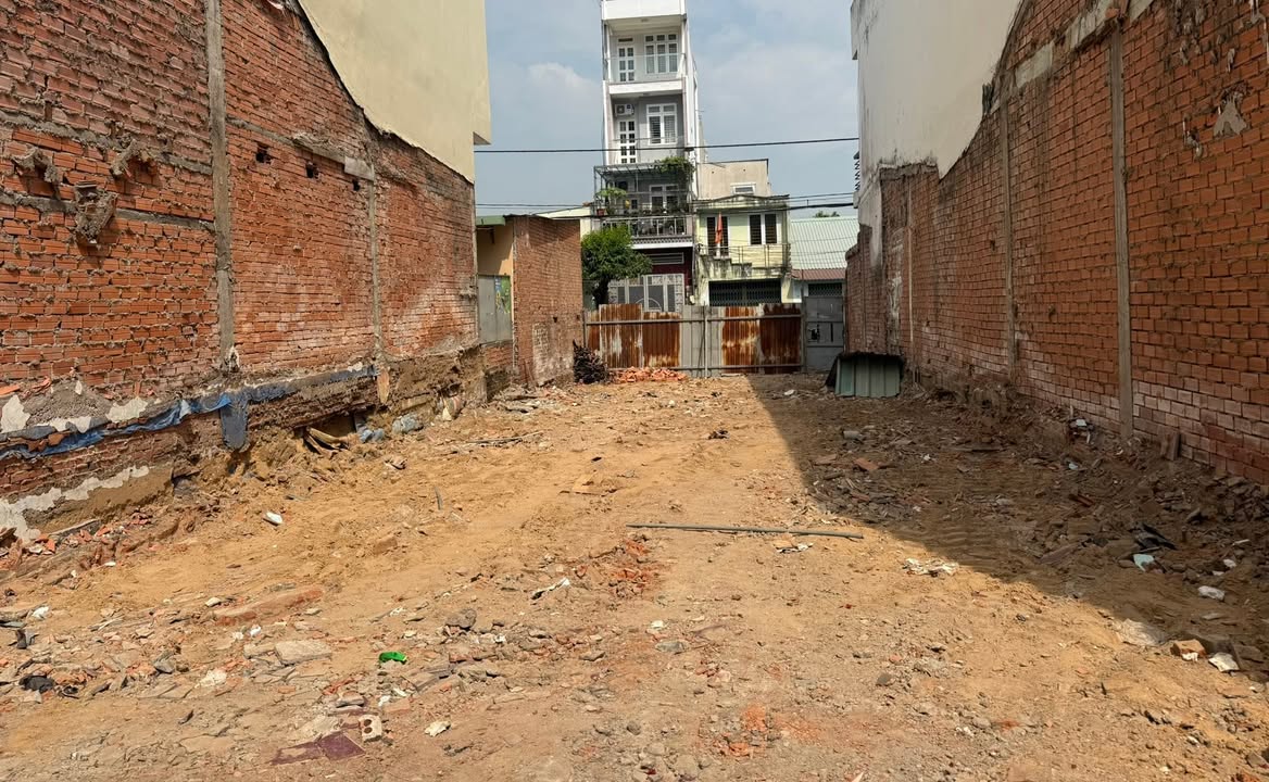 Đất 2 mặt tiền Lê Văn Việt, Quận 9 - 174.6 m² giá 15 tỷ - Cơ hội đầu tư sinh lời!