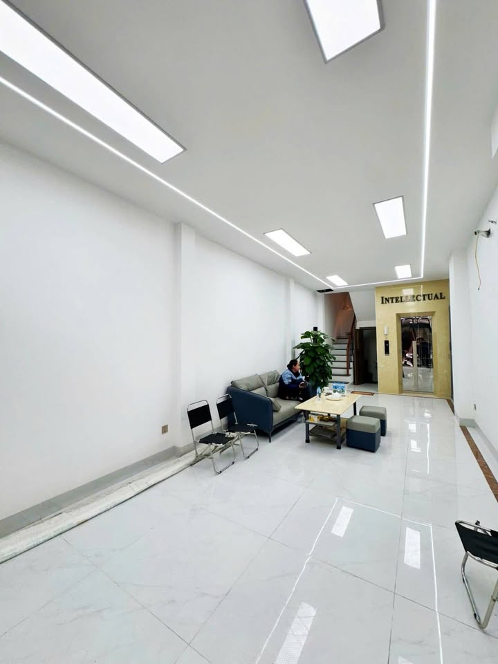 Tòa nhà văn phòng lô góc 45m² tại Giải Phóng - Giá 22 tỷ, cơ hội đầu tư tốt!