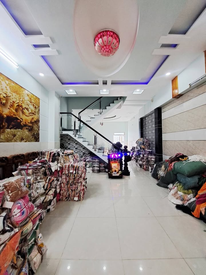 Nhà phố 4 tầng tại Bình Trị Đông, 99m² giá 8.2 tỷ - Hẻm xe hơi thoải mái