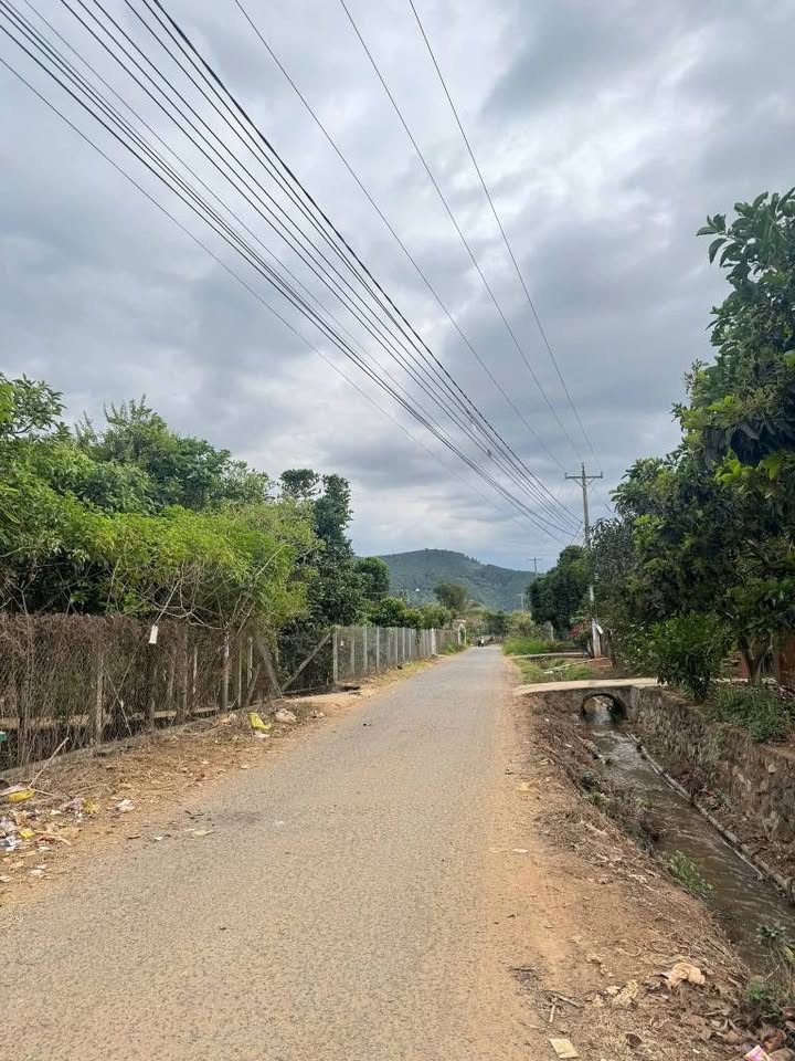 Đất thổ cư tại vòng xoay Liên Khương, Đức Trọng 270m² - Giá cực rẻ chỉ 900 triệu!