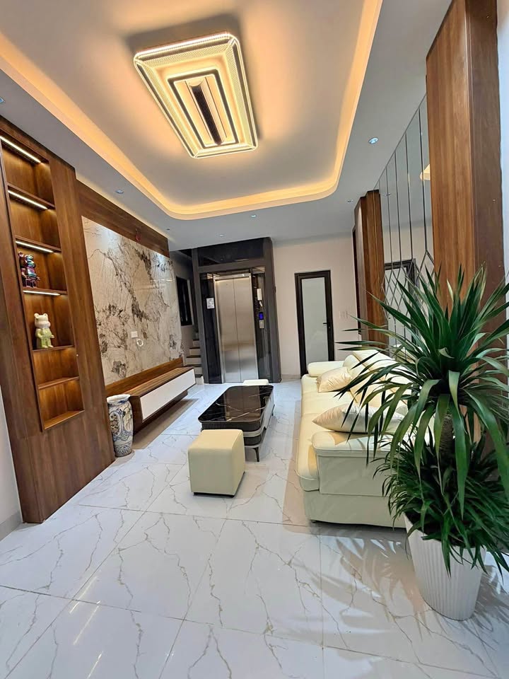 Nhà 6 tầng An Dương Vương 40m² giá 9 tỷ - Nhà mới, thang máy hiện đại!