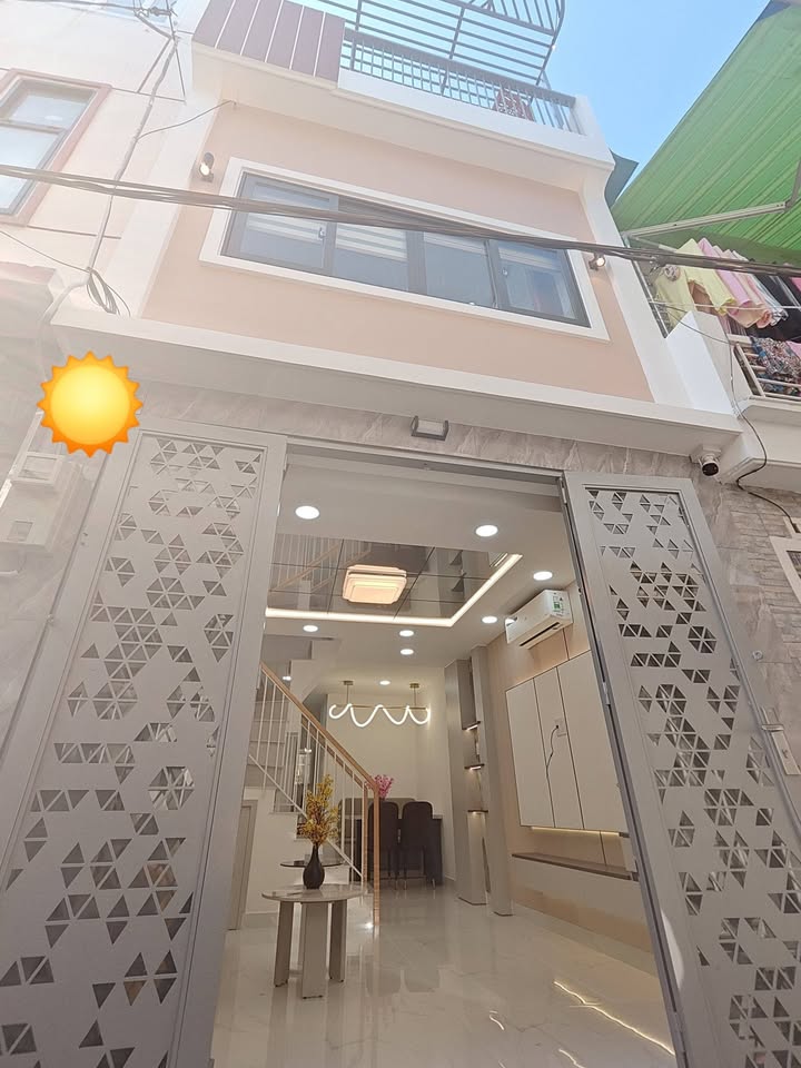 Nhà FrontHouse Phường Xuân Long 25m² giá 5.68 tỷ - Kinh doanh ngay trong khu ẩm thực!