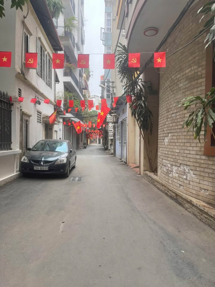 Nhà riêng Xuân La 36m² giá thỏa thuận - Sổ đỏ nở hậu, oto đỗ cửa!