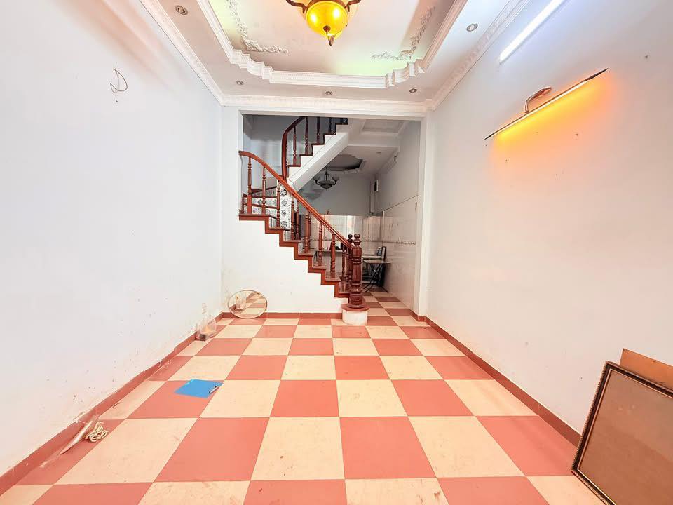 Nhà riêng Ngọc Khánh 35m² giá 10.5 tỷ - Ngõ thông, tiện ích đầy đủ!