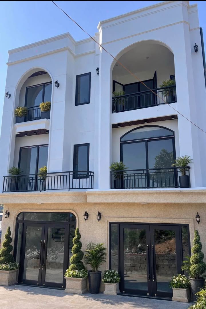 Nhà phố sang trọng tại Phường Hà Trung, Hạ Long 65m² giá 2.5 tỷ - Sẵn sàng vào ở!