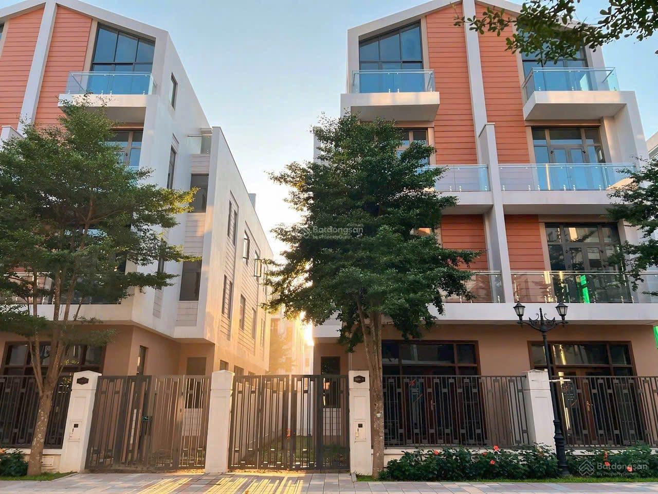 Bán nhà Tứ Lập Ánh Dương Hưng Yên 120m² giá 16.1 tỷ - Vị trí đẹp, gần công viên nước