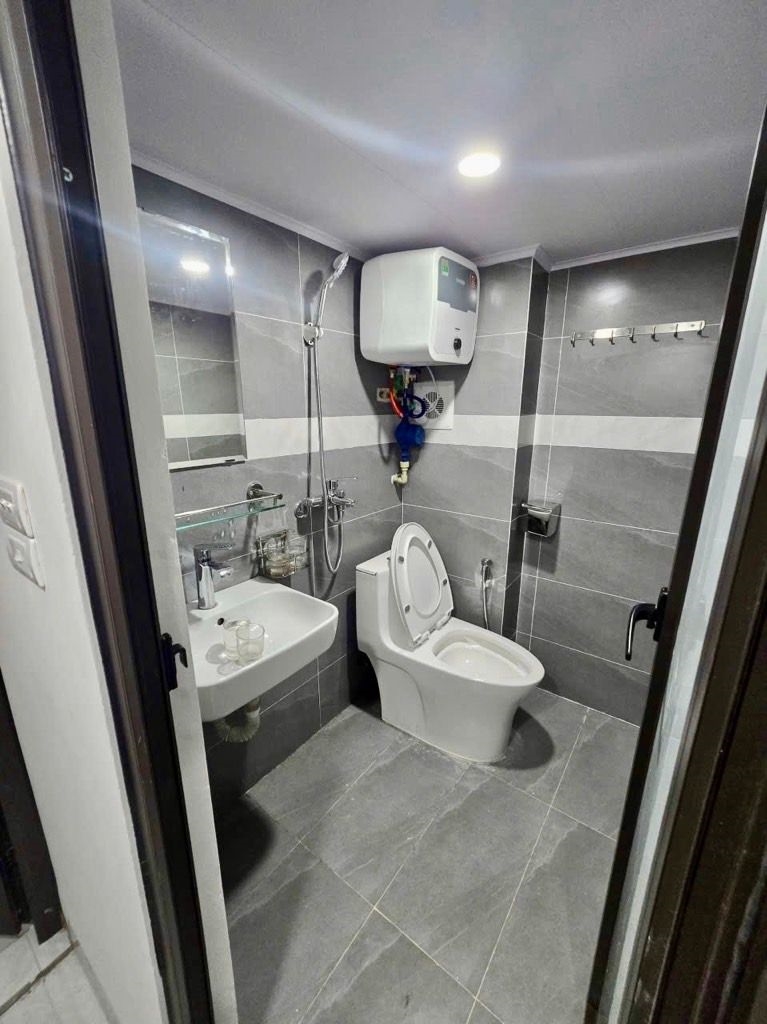 Tòa căn hộ dịch vụ 240m² Nguyễn Khánh Toàn, Cầu Giấy - Doanh thu 3 tỷ/năm - Cơ hội vàng đầu tư!