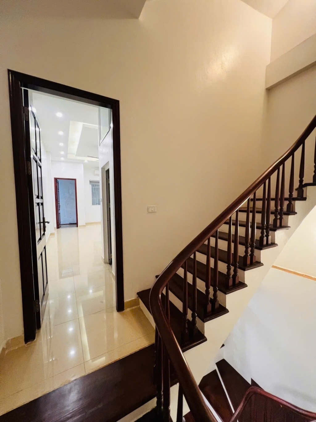 Bán nhà 5 tầng xây mới tại Thịnh Hào, 46.6m² giá 11.8 tỷ - Cơ hội đầu tư tốt!