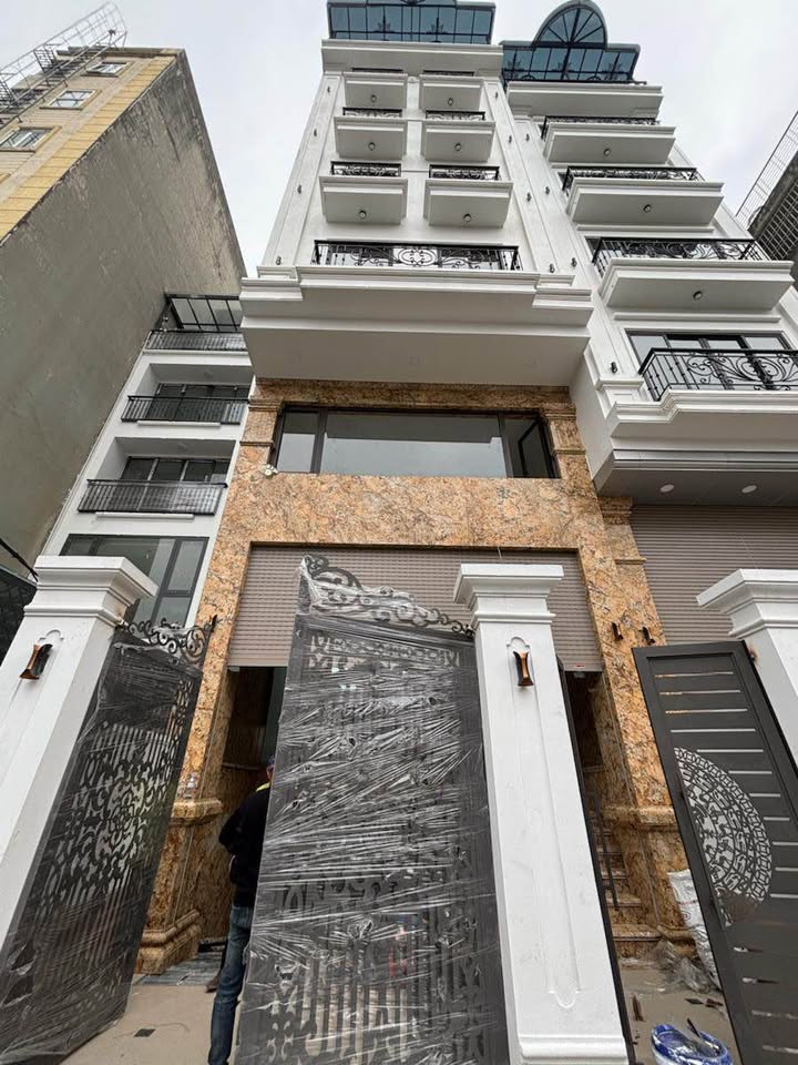 Nhà mặt ngõ Bùi Xương Trạch, Thanh Xuân 65m² giá 41.8 tỷ - Lô góc, cho thuê văn phòng ngay!