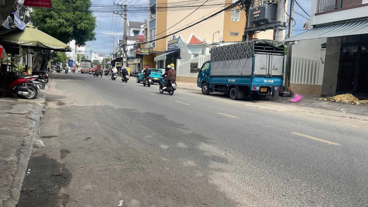 Nhà mặt tiền đường Nguyễn Khuyến, Vĩnh Hải 102m² giá 8.9 tỷ - Hướng Nam, kinh doanh tốt!