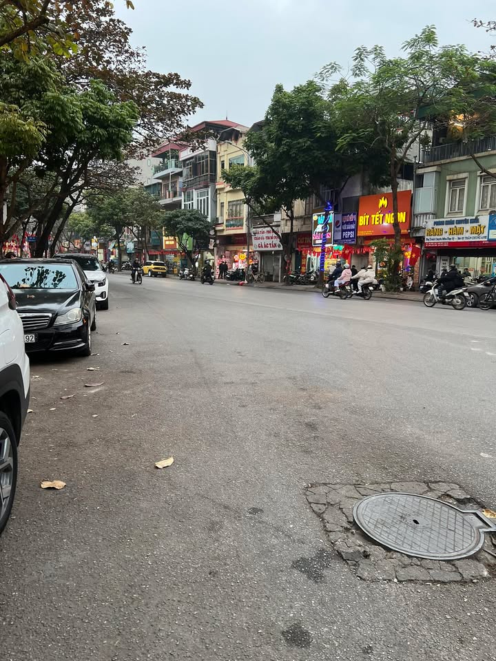 Nhà đẹp Ngọc Lâm 32m² giá 8.4 tỷ - Giao thông thuận lợi!