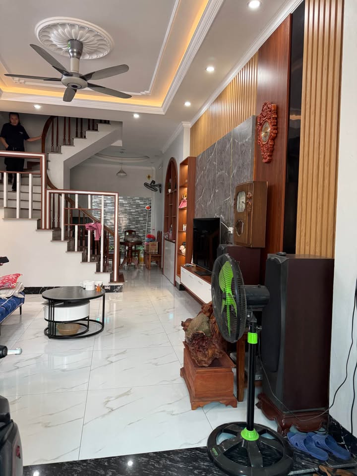 Nhà phố Lộc Vượng, Nam Định 52.2m² giá 2.75 tỷ - Thiết kế hiện đại, sẵn sàng ở ngay!