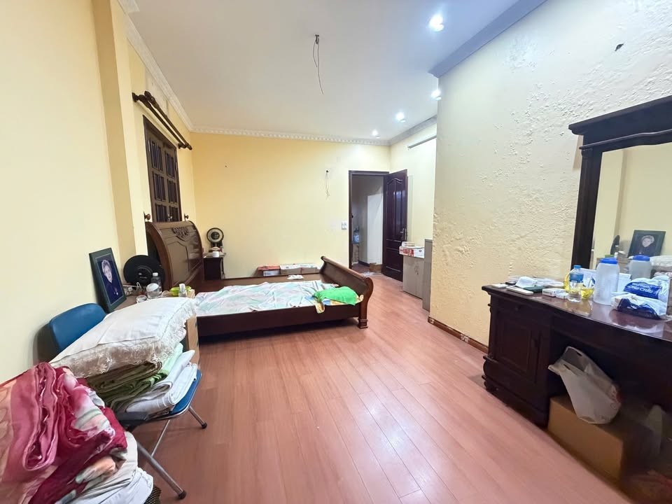 Bán nhà mặt phố Sơn Tây, Ba Đình 65m² giá 26.5 tỷ - Mặt tiền kinh doanh sầm uất!