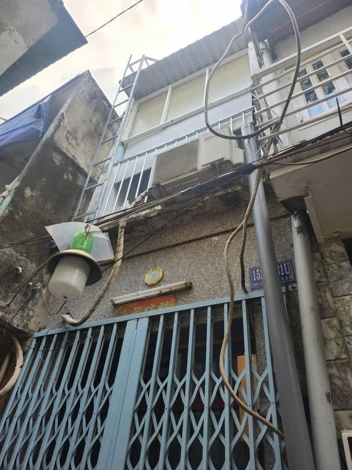 Nhà bán tại 152 Lạc Long Quân, Q.11, 16m² - Sổ hồng chính chủ, giá chỉ 1.9 tỷ!