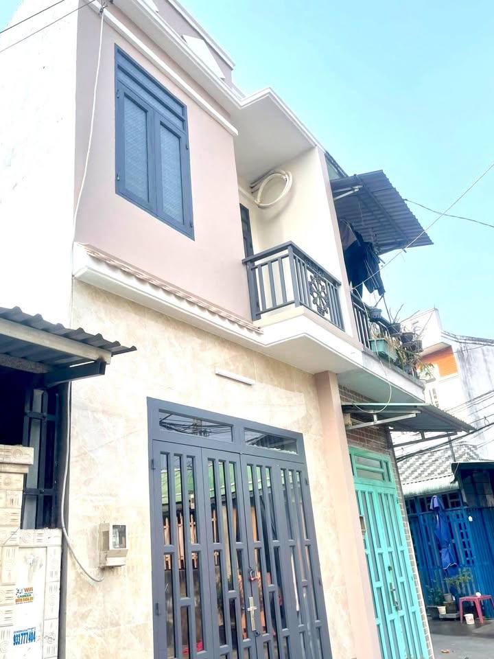 Nhà bán chính chủ tại Xuân Thới Đông, Hóc Môn - 32m² giá 1.55 tỷ - Gần chợ tiện lợi!