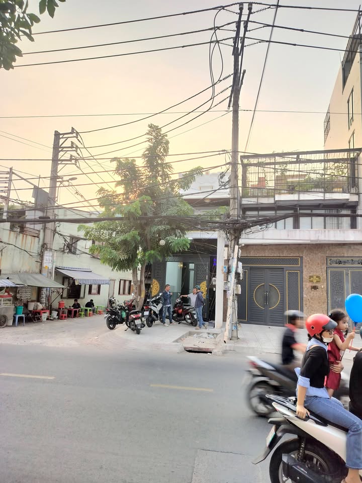 Nhà mặt tiền Bình Trị Đông, Quận Bình Tân 430m² giá 10.5 tỷ - Nhà góc hai mặt tiền tiện ích đa dạng!