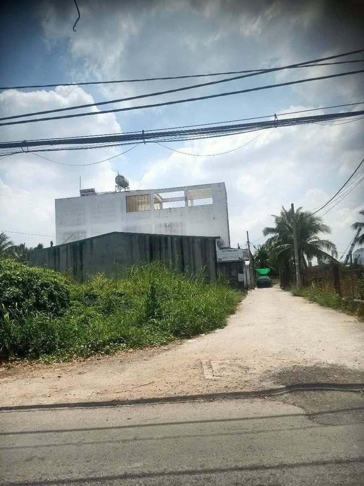 Nhà 2 tầng tại Xã Tân Nhựt, Bình Chánh 125m² giá chỉ 4 tỷ - Gần chợ, bệnh viện, trường đại học!