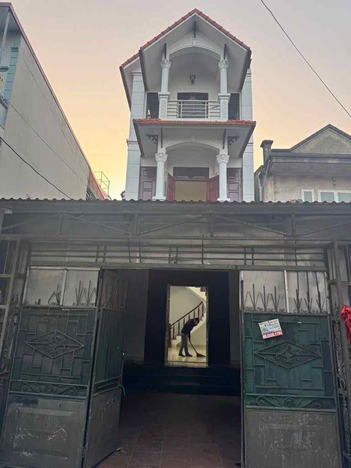 Nhà 4 tầng Đa Tốn, 129m² giá 12 tỷ - Kinh doanh sầm uất