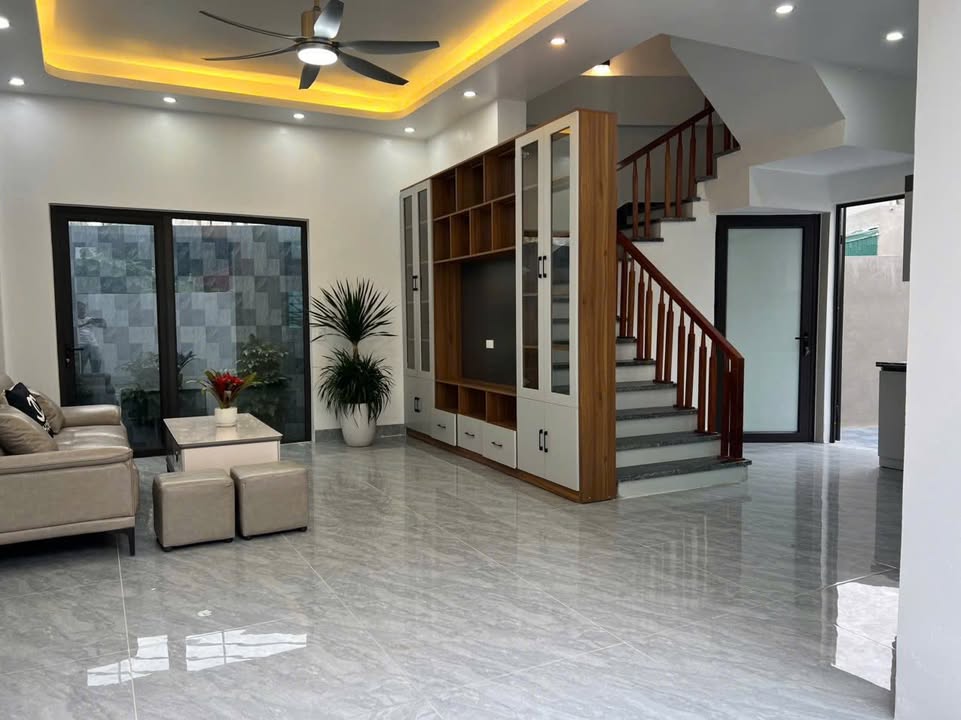 Townhouse góc Hải Tân 46.6m² giá 2.35 tỷ - Thiết kế hiện đại, hướng Nam thoáng mát!