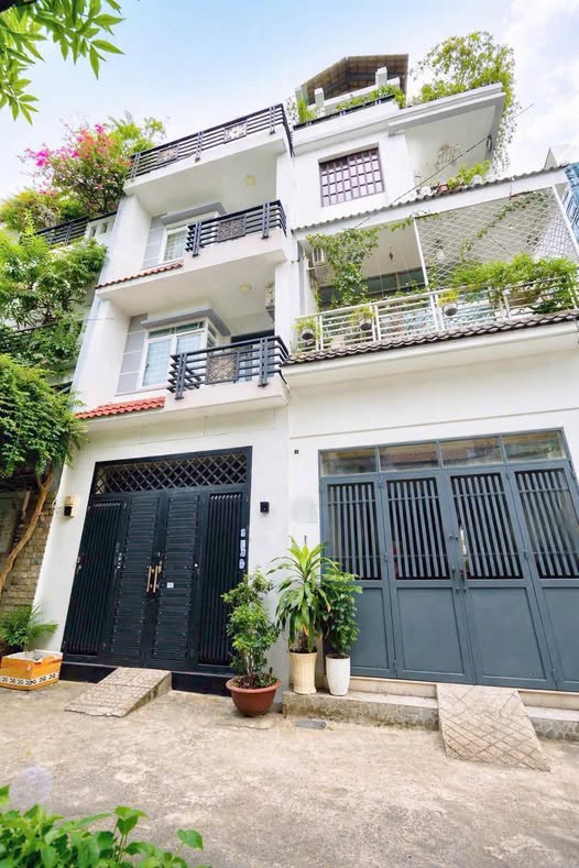 Nhà hẻm xe hơi 56m² Huỳnh Thiện Lộc, Tân Phú giá 8.2 tỷ - Khu an ninh, tiện ích đầy đủ!