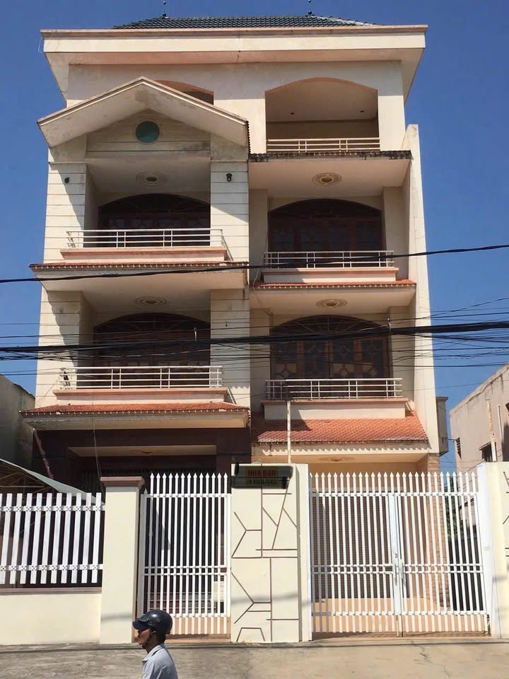 Nhà mặt tiền Hùng Vương, Trà Vinh 280m² giá 13 tỷ - Kinh doanh tốt!