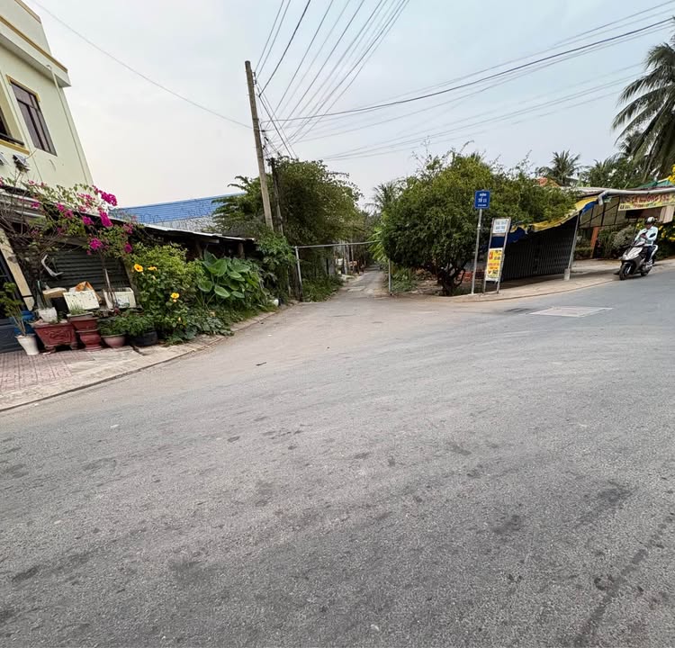 Đất nền mặt tiền đường nhựa Mỹ Thạnh, 135m² giá 2.1 tỷ - Cơ hội đầu tư hấp dẫn!