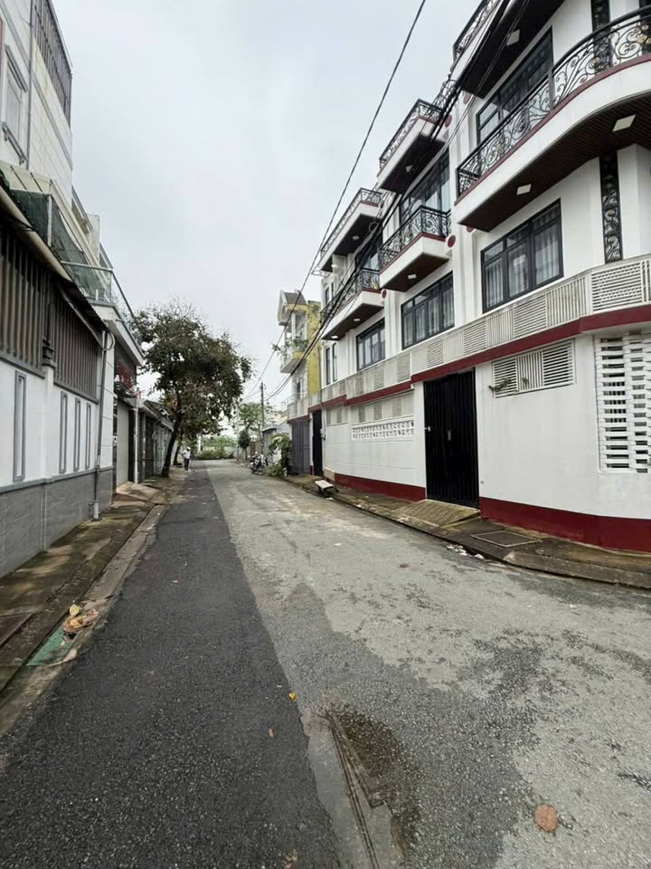 Nhà phố Bà Điểm Hóc Môn 32m² giá 1.85 tỷ - An ninh, khu cư cao cấp!