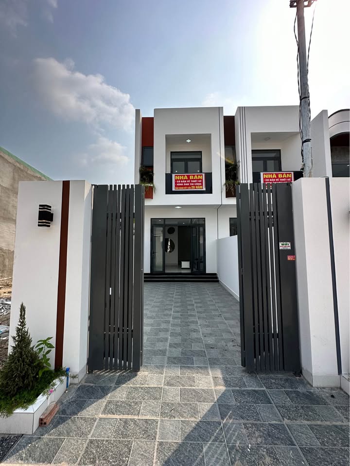 Nhà đẹp 1 lầu 1 trệt tại Thạnh Phú, Vĩnh Cửu - Giá chỉ 2 tỷ!