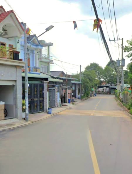 Nhà lầu trệt tại Phường Dĩ An, 72m² giá 4.45 tỷ - Thiết kế hiện đại, gần trường học!