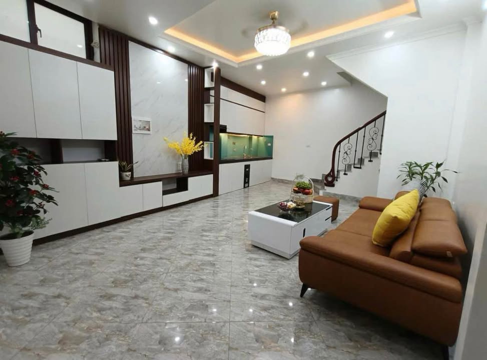 Nhà phố Bồ Đề, Long Biên 35m² giá 7.4 tỷ - Sẵn sàng vào ở ngay!