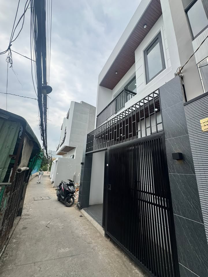 Nhà mới xây Hẻm Đông Đô, Đạo Thạnh, 46m² giá 1.85 tỷ - Phong cách hiện đại, tiện nghi!