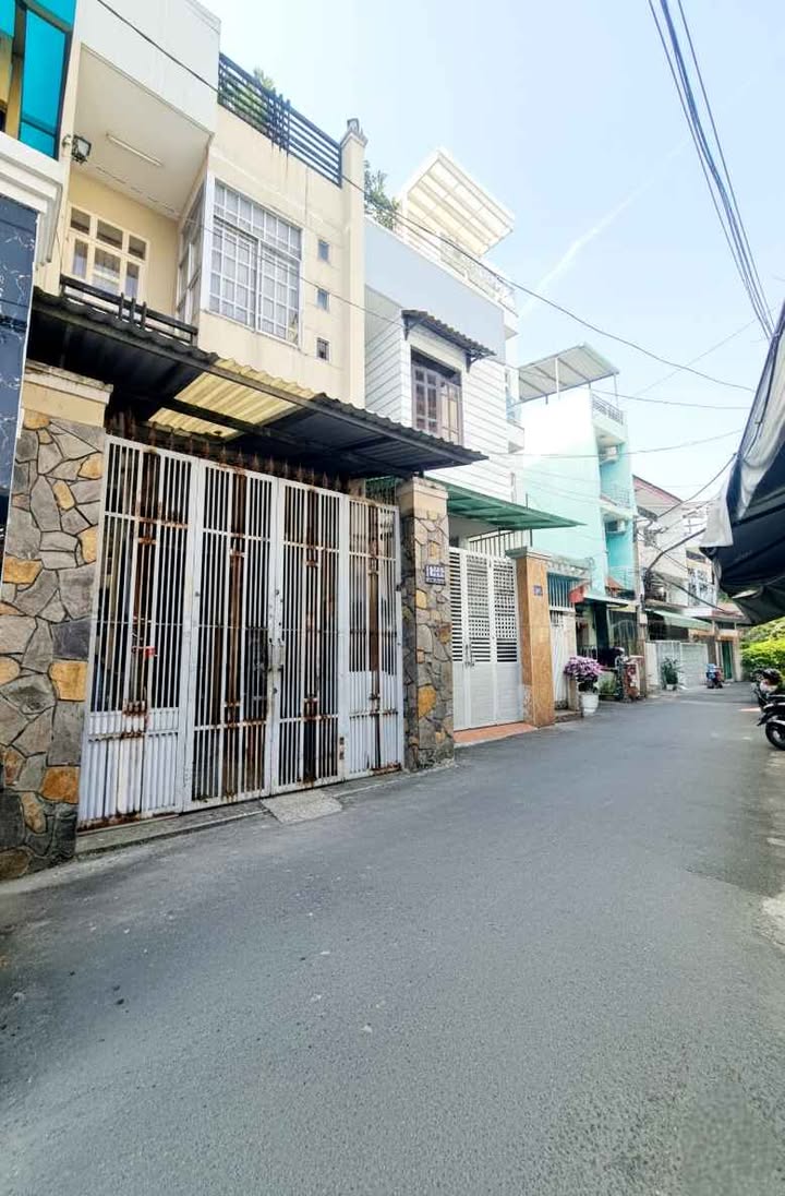 Nhà phố 3 tầng tại đường Trịnh Đình Trọng, Tân Phú - Chỉ 7 tỷ, ô tô vào tận nhà!
